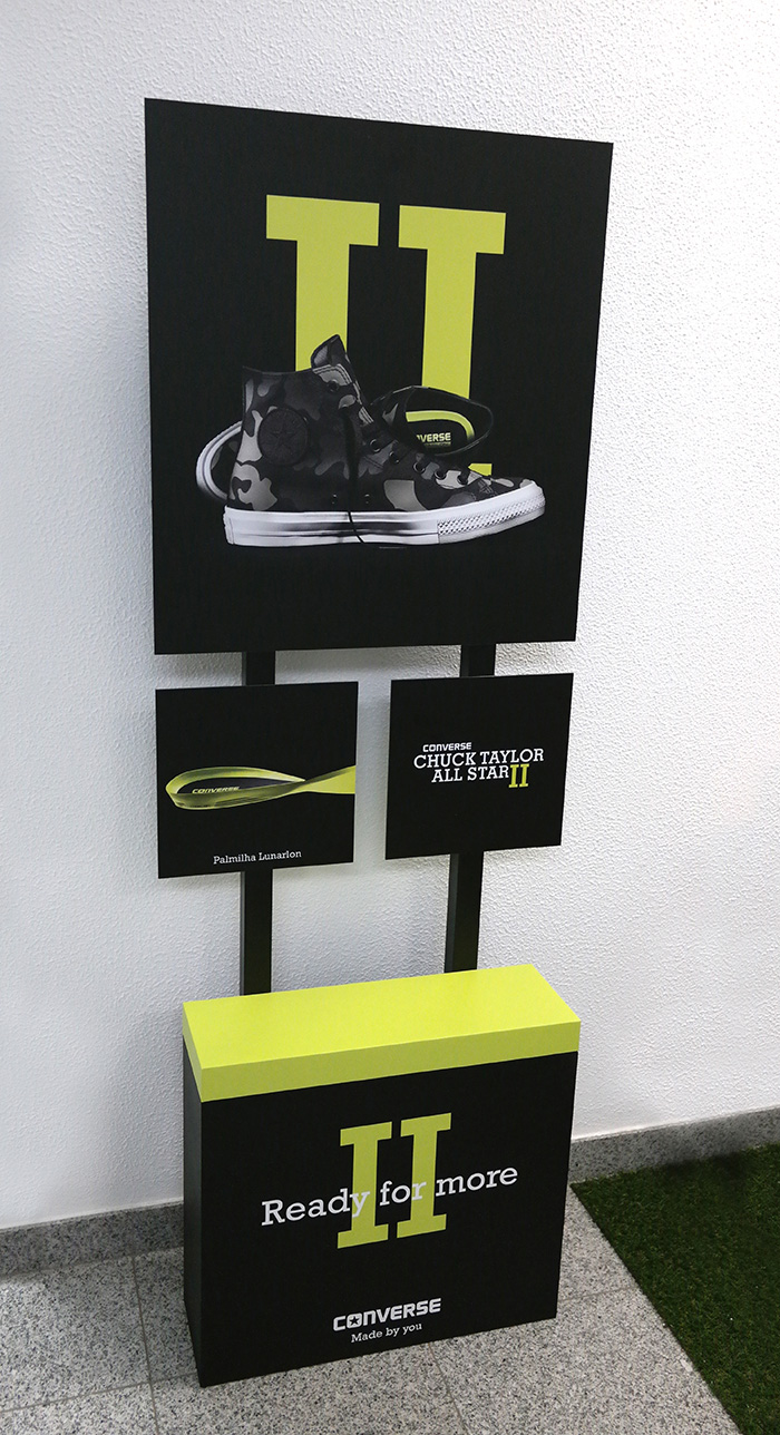Expositor Converse realizado pela Proeasy design