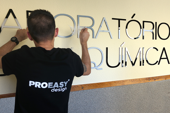 Sinalética realizada pela Proeasy design